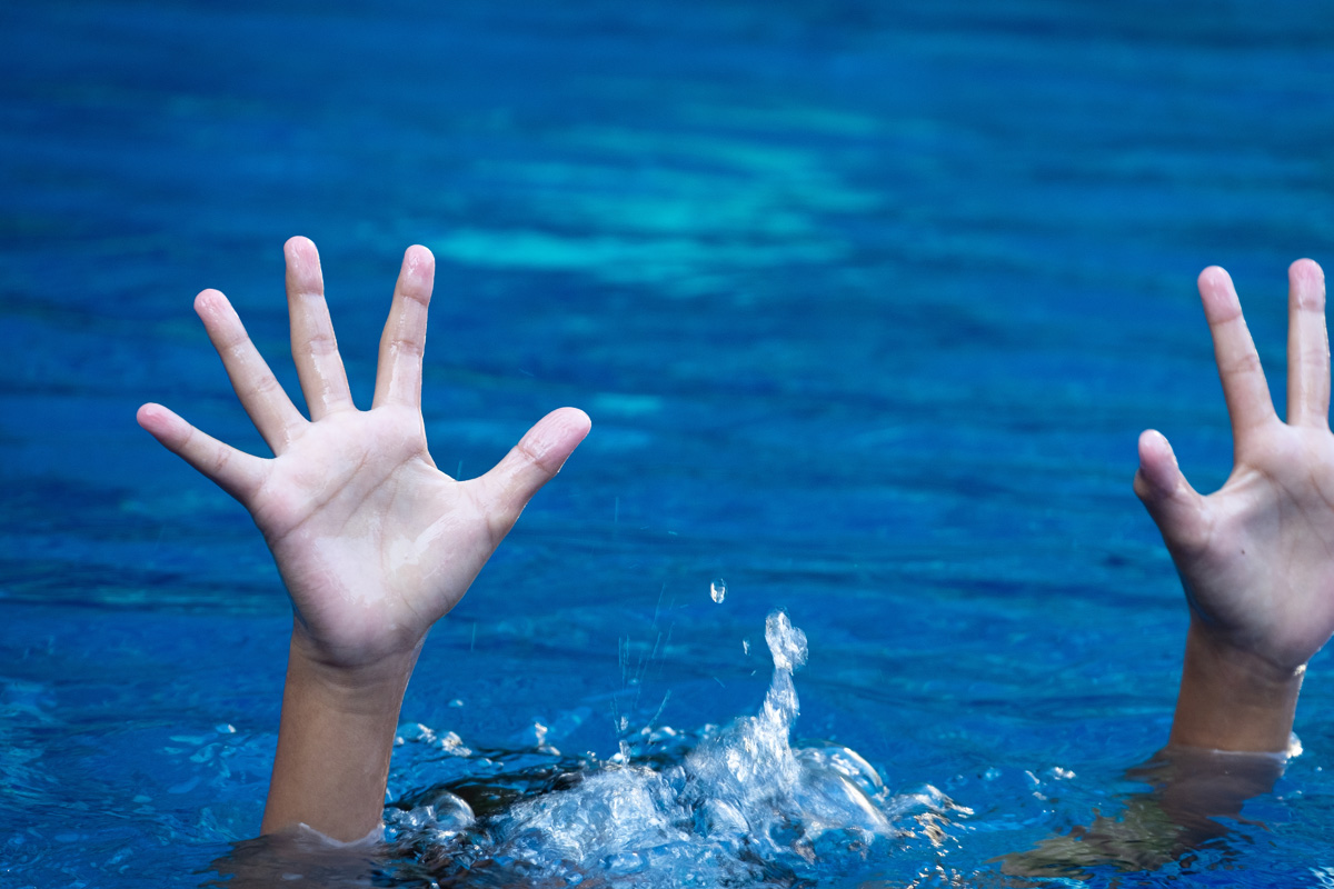 Child under 4 years old dies by drowning in a swimming pool | De Último Minuto English