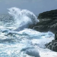 INDOMET forecasts waves of more than 10 feet and heavy showers due to Hurricane Erin's passage | De Último Minuto English