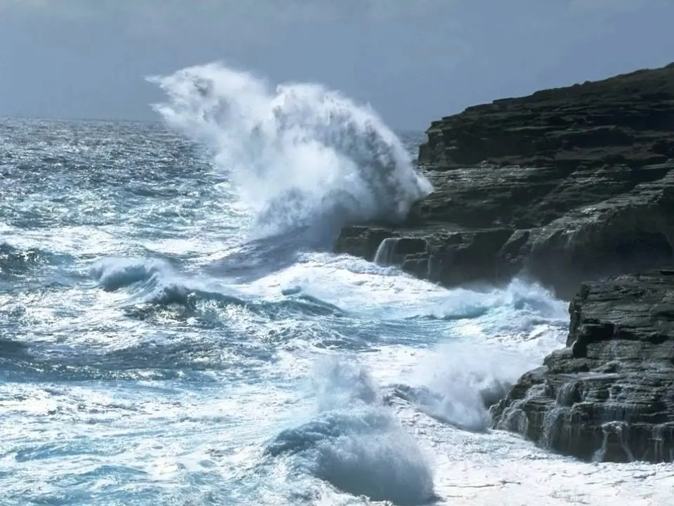 INDOMET forecasts waves of more than 10 feet and heavy showers due to Hurricane Erin's passage | De Último Minuto English