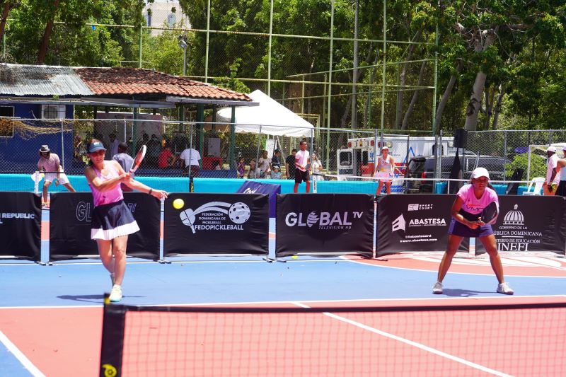 López, Gieringer, and Reyes win at American Rosa Pickleball tournament | De Último Minuto English
