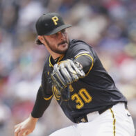 Skenes leads Pirates' shutout over Reds in series opener | De Último Minuto English