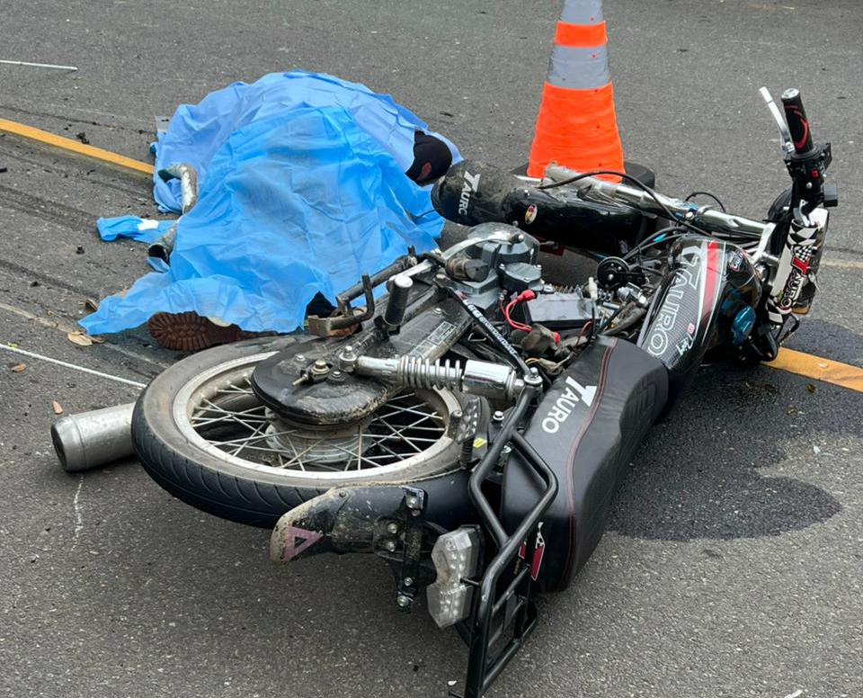 Motorcyclist dies after colliding with garbage truck in Cotuí | De Último Minuto English