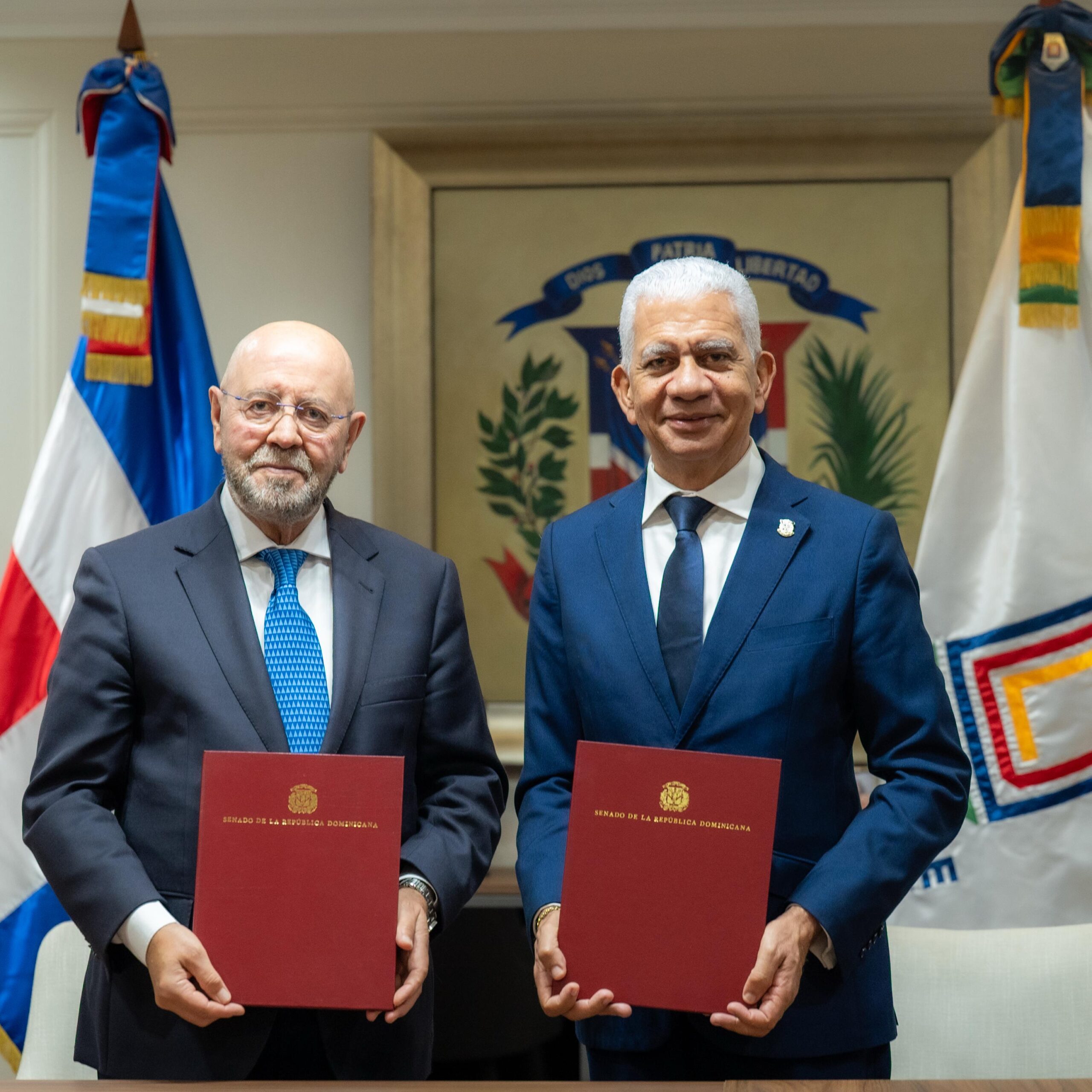 Senate signs inter-institutional collaboration agreement with UNICARIBE | De Último Minuto English