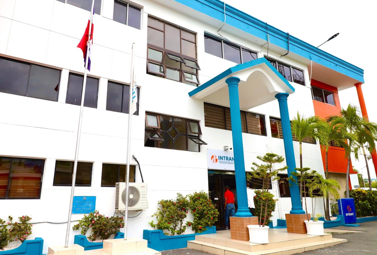 Intrant denies versions about payment of RD$25 million to law firms | De Último Minuto English