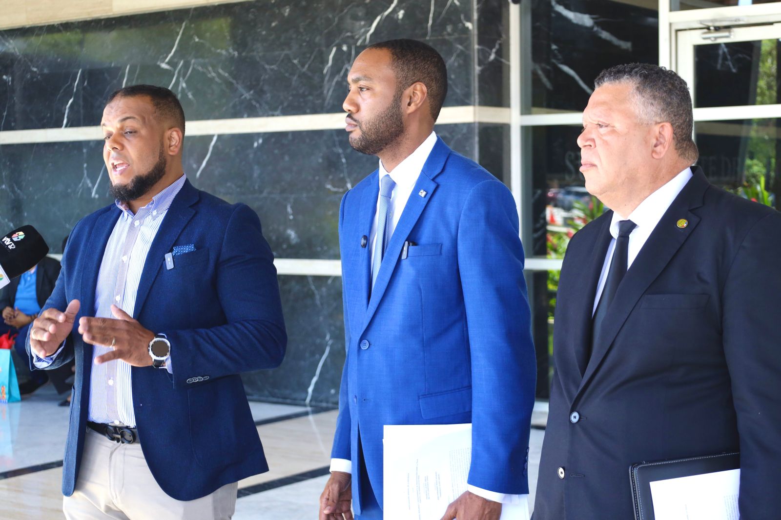 Communicators file lawsuit for "outrage" to the National Anthem | De Último Minuto English