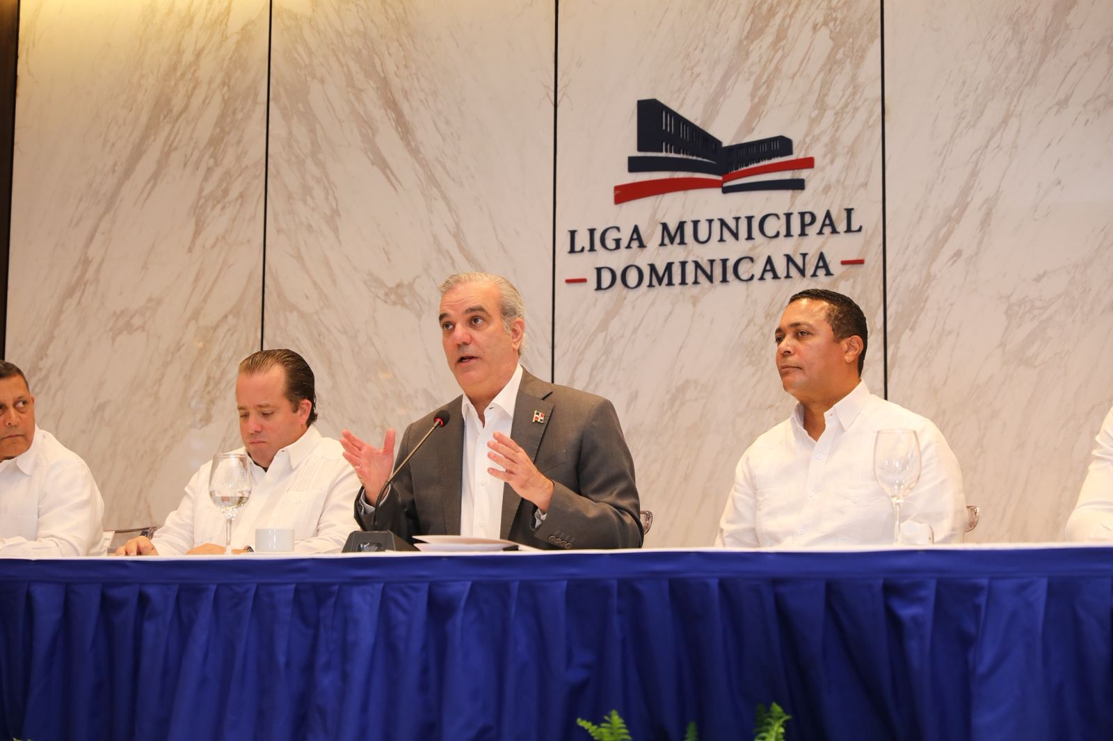 President Abinader announces RD$4,000 million for sidewalks and curbs throughout the country | De Último Minuto English