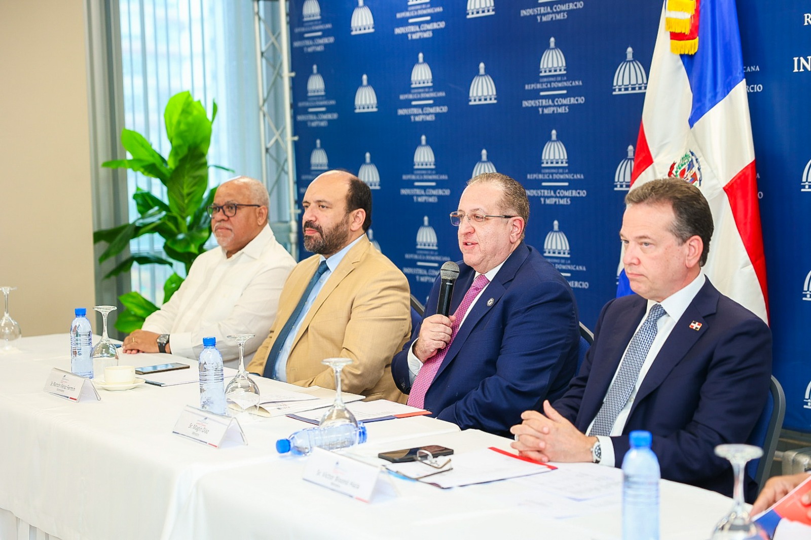 Government resumes dialogue with SMEs to boost the national productive fabric | De Último Minuto English