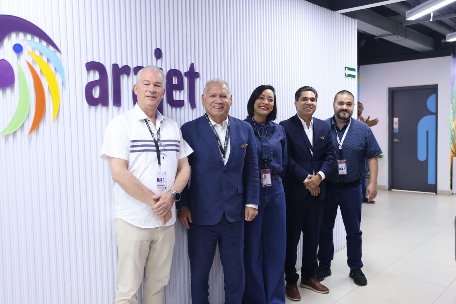 VIP Crew and ARAJET sign strategic agreement to strengthen aeronautical talent | De Último Minuto English