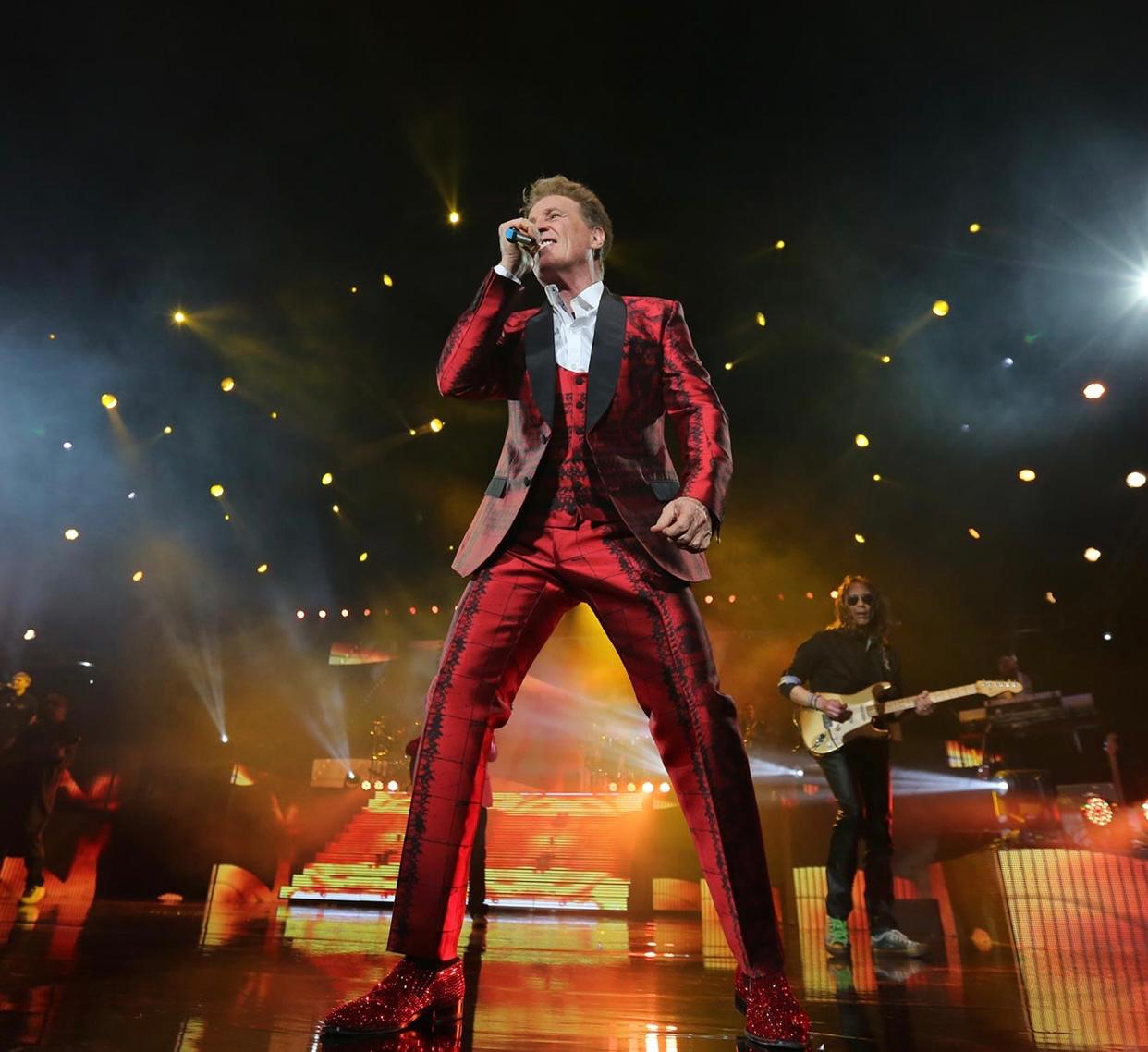 Emmanuel arrives in Santo Domingo with his “Solo Hits Tour 2025” this August 28th | De Último Minuto English