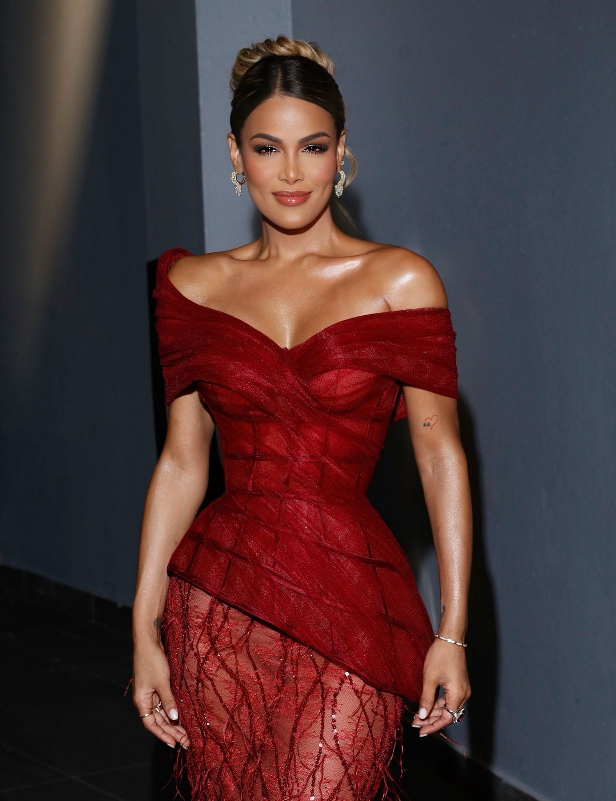Caroline Aquino shines as a presenter at the Dominican Fashion Awards | De Último Minuto English