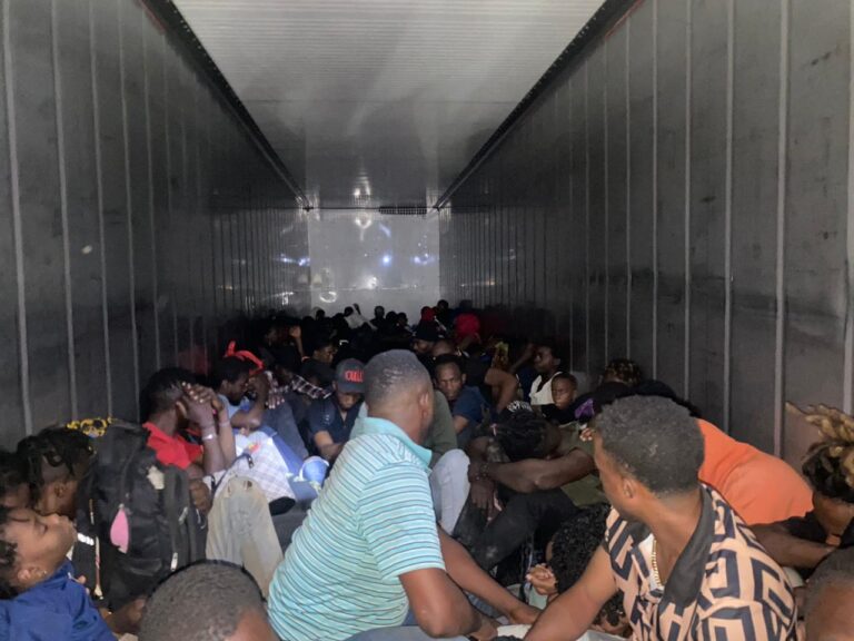 DGM intercepts van carrying 100 undocumented Haitians towards Santo Domingo | De Último Minuto English