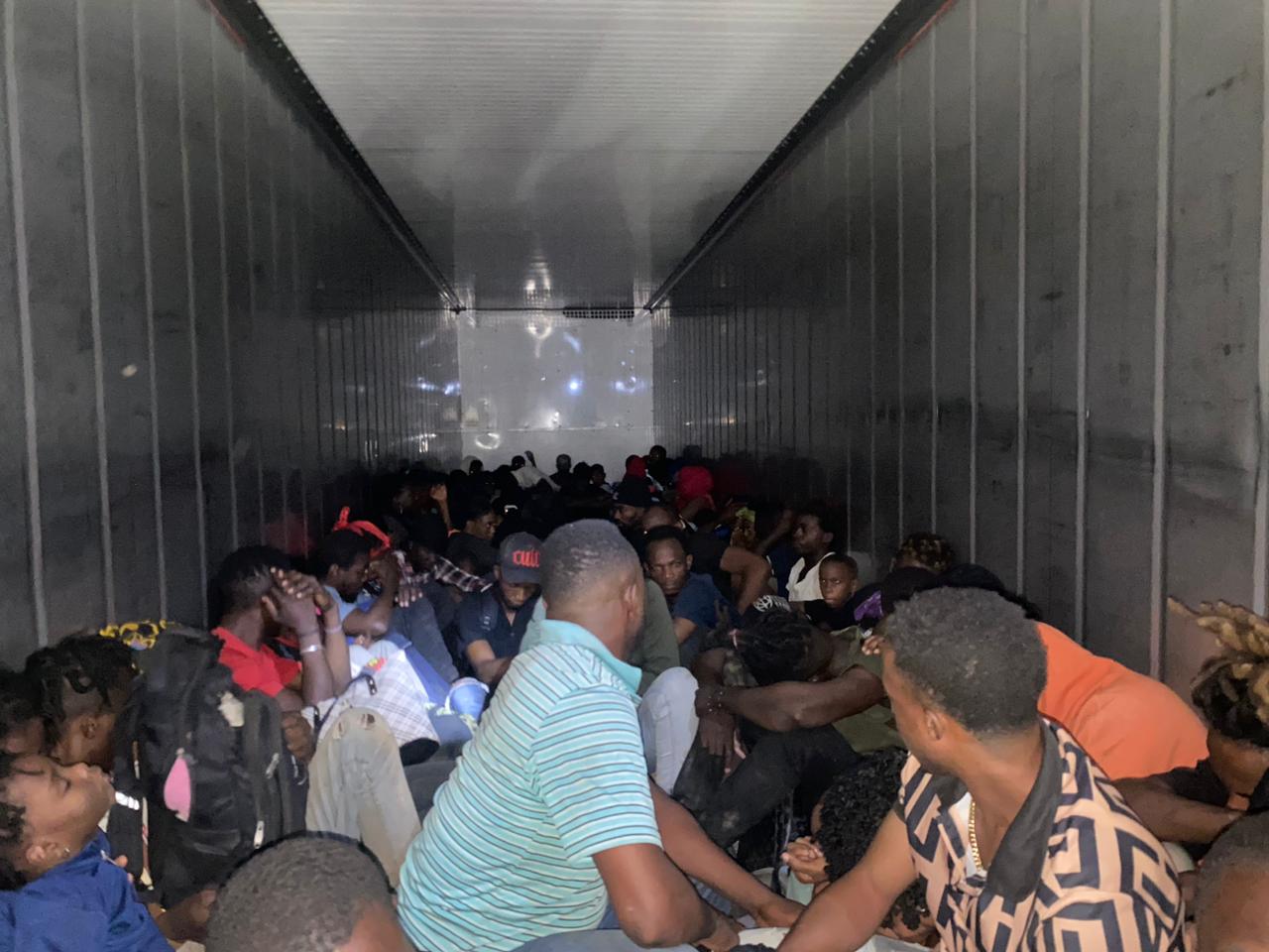 DGM intercepts van carrying 100 undocumented Haitians towards Santo Domingo | De Último Minuto English