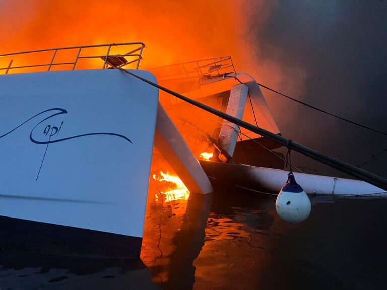 Lightning destroys luxury yacht of businessman Fernando Capellán in Puerto Plata | De Último Minuto English