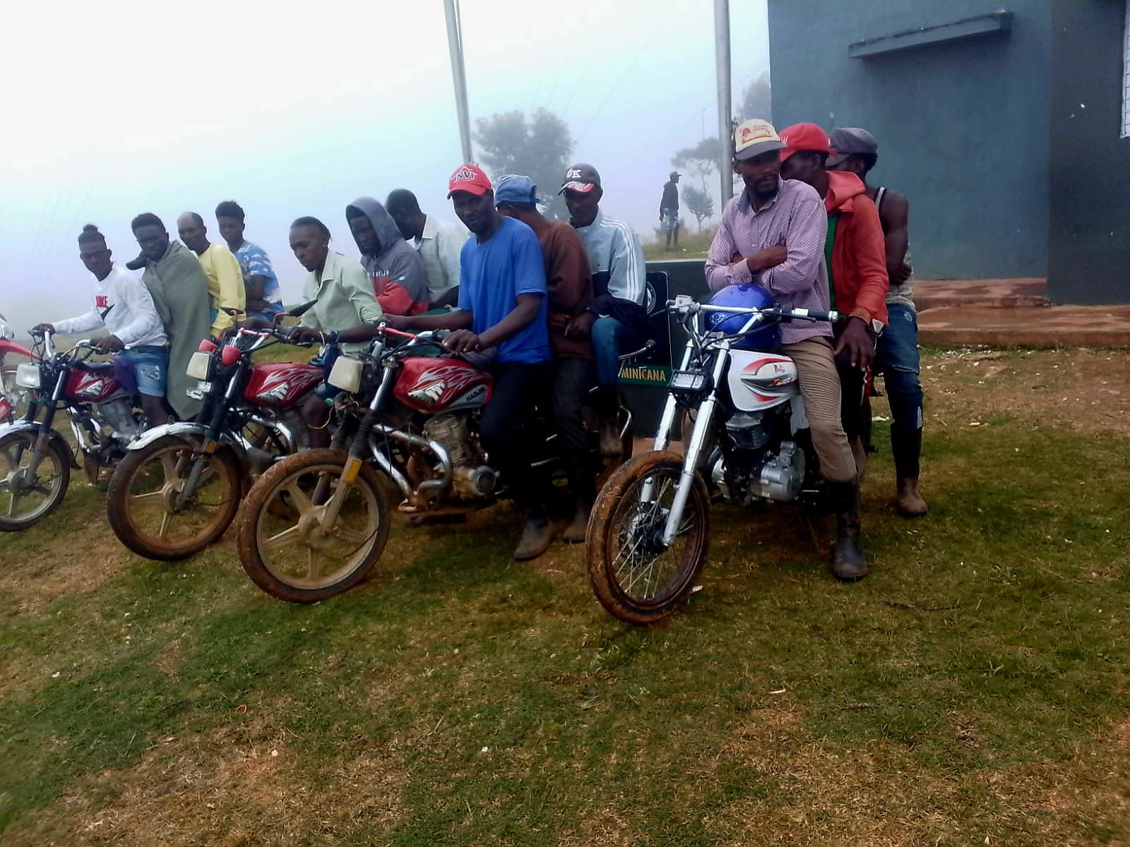 Army intercepts 14 undocumented Haitians in Calimete, Montecristi | De Último Minuto English