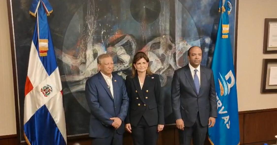 Leonardo Aguilera sworn in as executive president of Banreservas | De Último Minuto English