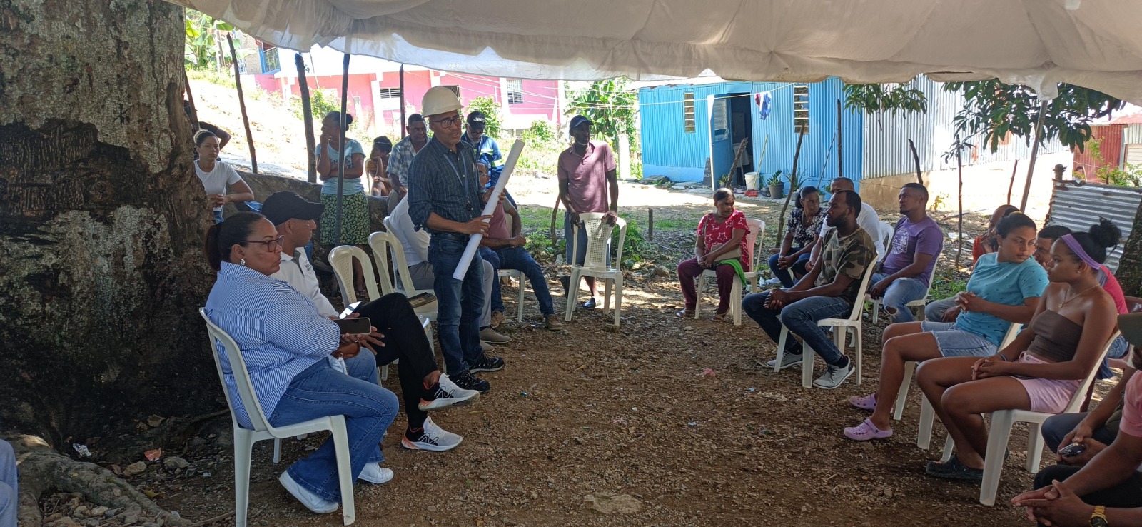 Edeeste deploys community teams to explain causes of blackouts and guarantee improvements in service | De Último Minuto English