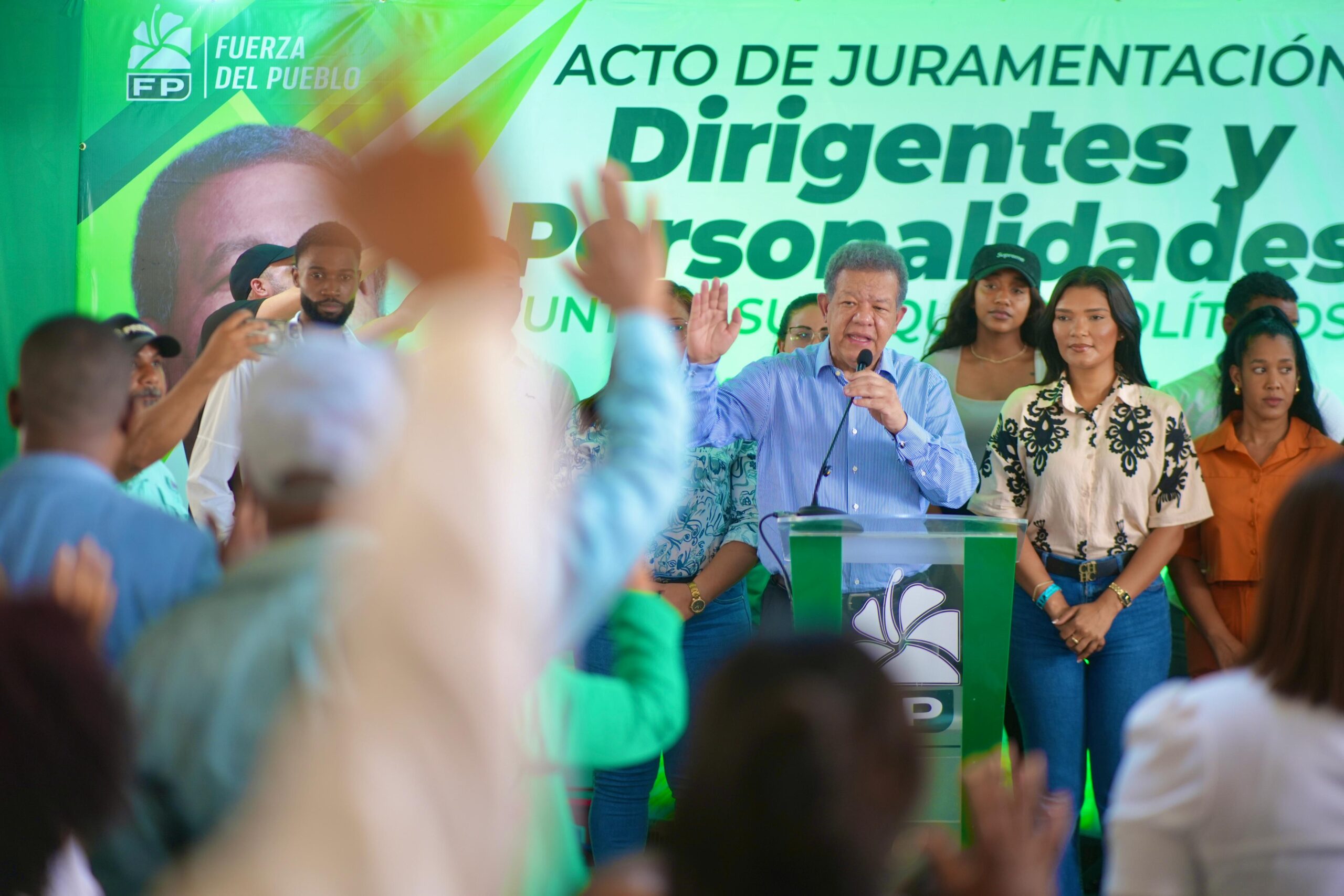 Prolonged blackouts, water scarcity, and high food prices have the people irritated, assures Leonel Fernández | De Último Minuto English