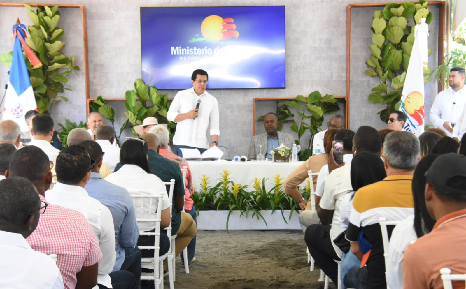 Tourism begins renovation of Playa Linda in Nizao with an investment of RD$37 million | De Último Minuto English
