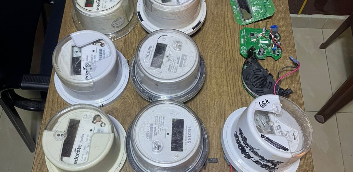 PN arrests "Machetico" in the act for the theft of 15 electric meters in Cansino | De Último Minuto English