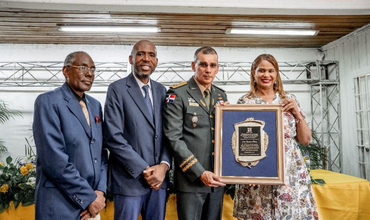 La Romana City Hall recognizes Major General Jorge Iván Camino Pérez and other military personnel- | De Último Minuto English
