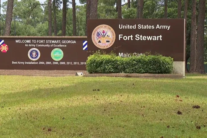 Five soldiers wounded and a sergeant arrested after the shooting at a US military base | De Último Minuto English