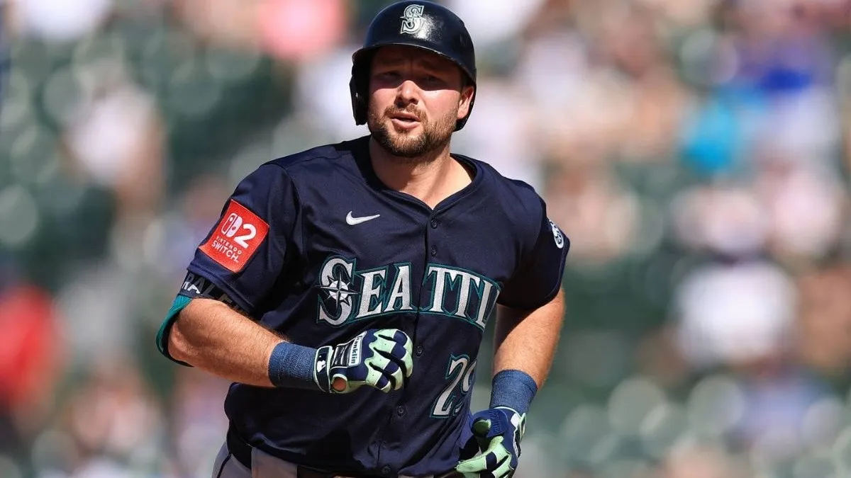 Cal Raleigh hits two home runs and breaks historical record among catchers | De Último Minuto English