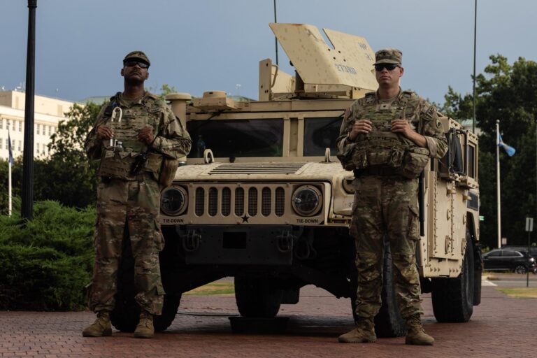 More than 300 additional soldiers will patrol Washington at the request of the Trump Government | De Último Minuto English