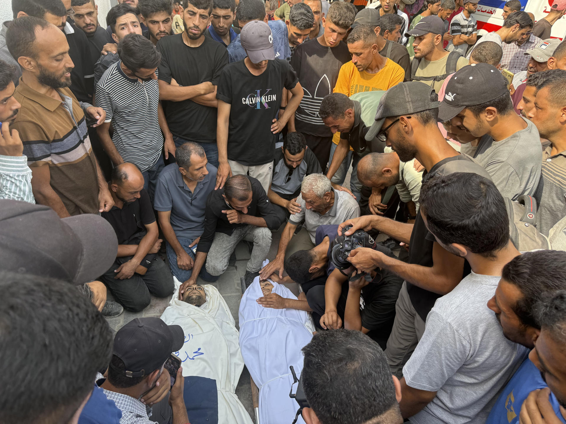 Israel kills 95 Gazans and wounds more than 300 since Friday | De Último Minuto English