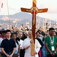 Leo XIV calls to "build a more humane world" in a massive Jubilee of Youth | De Último Minuto English
