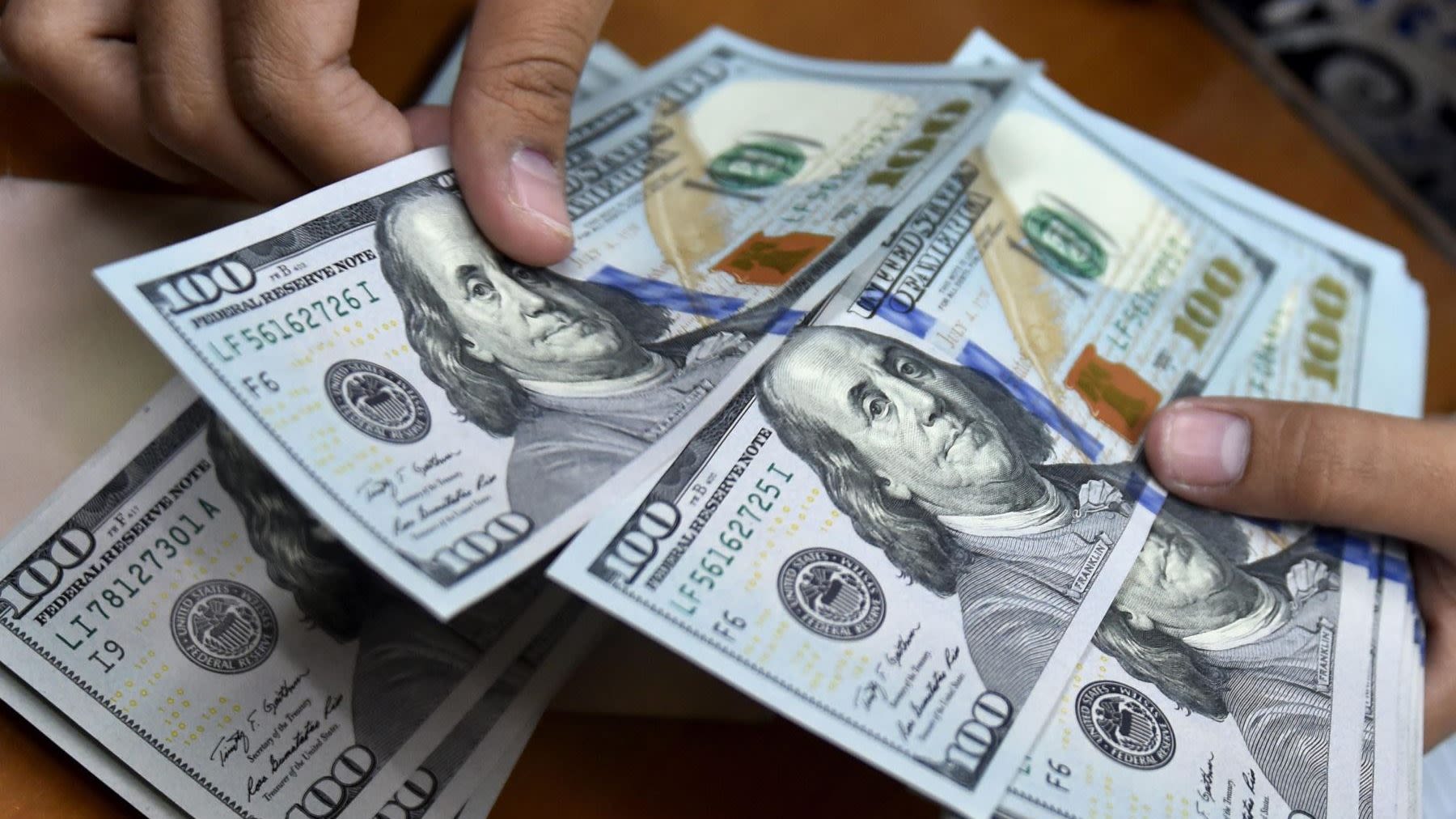 The minimum wage in Venezuela reaches one dollar per month, according to the Central Bank's exchange rate | De Último Minuto English