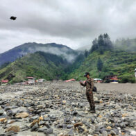 More than 100 missing and at least 5 dead due to a flash flood in the Indian Himalayas | De Último Minuto English