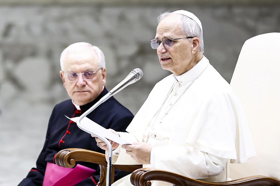 The Pope asks to beseech God for the peace of all peoples | De Último Minuto English