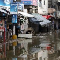 Death toll in Pakistan rises to 739, with Karachi paralyzed by the rains | De Último Minuto English