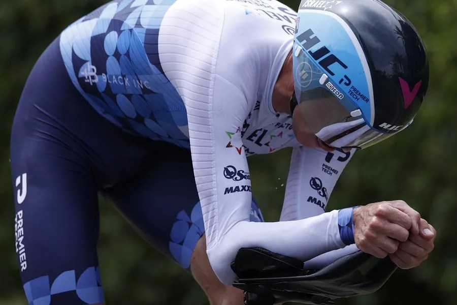 Chris Froome hospitalized in France after being hit by a car while training | De Último Minuto English