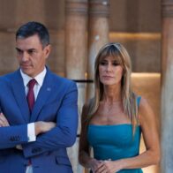 A judge charges Pedro Sánchez's wife with embezzlement in her advisor's contract | De Último Minuto English