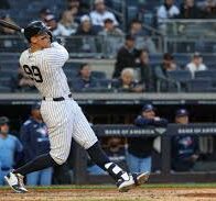 Judge ties Yogi Berra on Yankees HR list, but winning streak snapped | De Último Minuto English