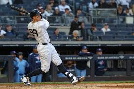 Judge ties Yogi Berra on Yankees HR list, but winning streak snapped | De Último Minuto English