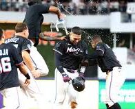 Marlins walk off Yankees in an electrifying 13-12 win in Miami | De Último Minuto English