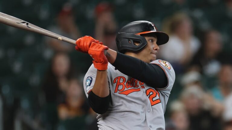 Summary: Samuel Basallo, Dominican 955 in MLB, debuts with a hit and two RBIs | De Último Minuto English