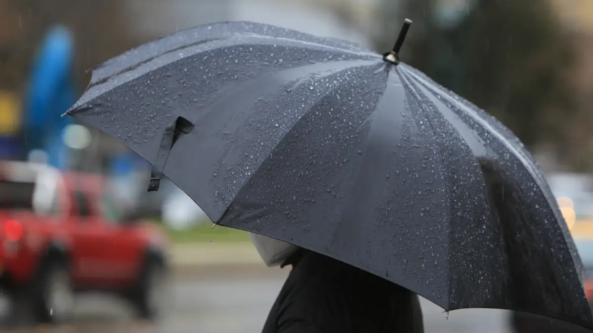 Trough and tropical wave will cause scattered showers and thunderstorms in several provinces of the country | De Último Minuto English