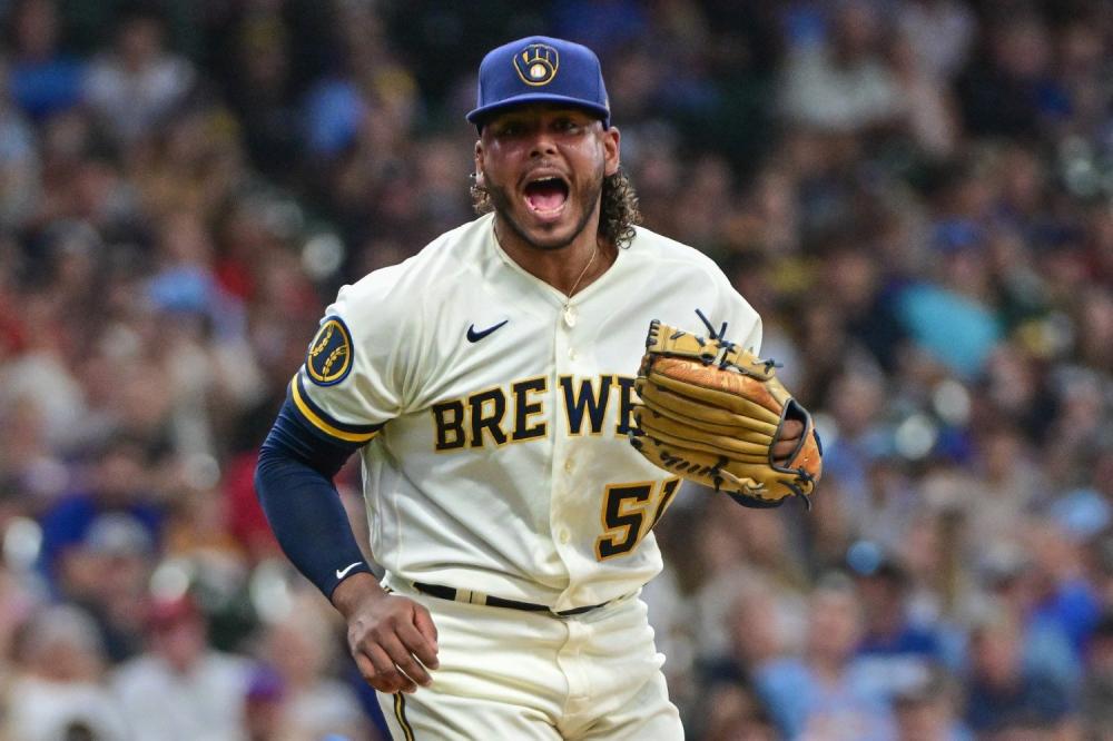 With 8 strikeouts, Peralta leads the Brewers to victory over Toronto | De Último Minuto English