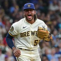 MLB Recap: Freddy Peralta earns 14th win, Angels triple play, and Padres reach the top of the West | De Último Minuto English