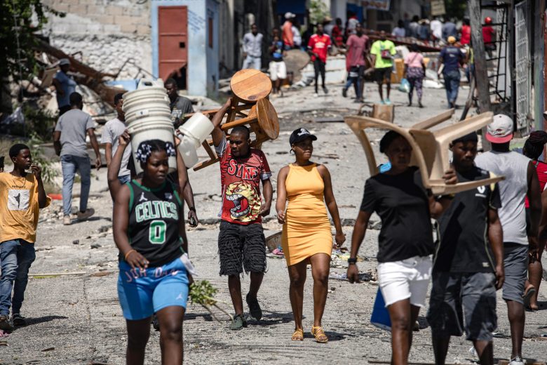 Haiti asks displaced people not to return to their neighborhoods so as not to serve as a shield for gangs | De Último Minuto English