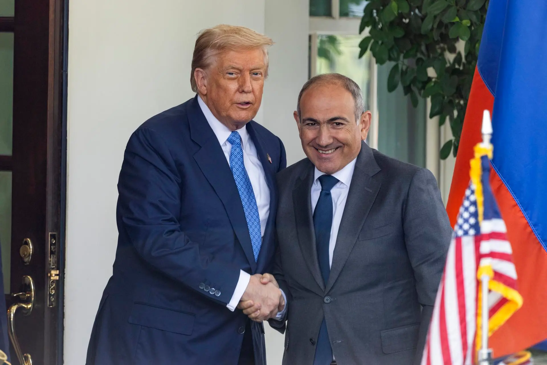 Armenia and Azerbaijan sign an agreement before Trump to end their conflict | De Último Minuto English