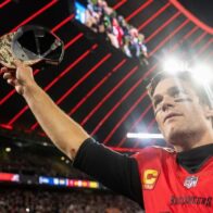 Tom Brady comes out of retirement to play flag football in Saudi Arabia | De Último Minuto English