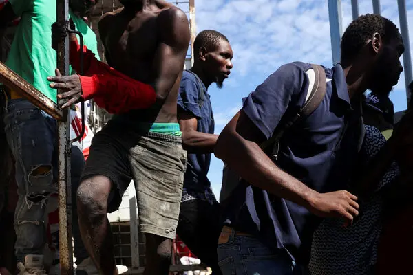 Migration detains 1,359 undocumented Haitians and deports another 1,132 | De Último Minuto English