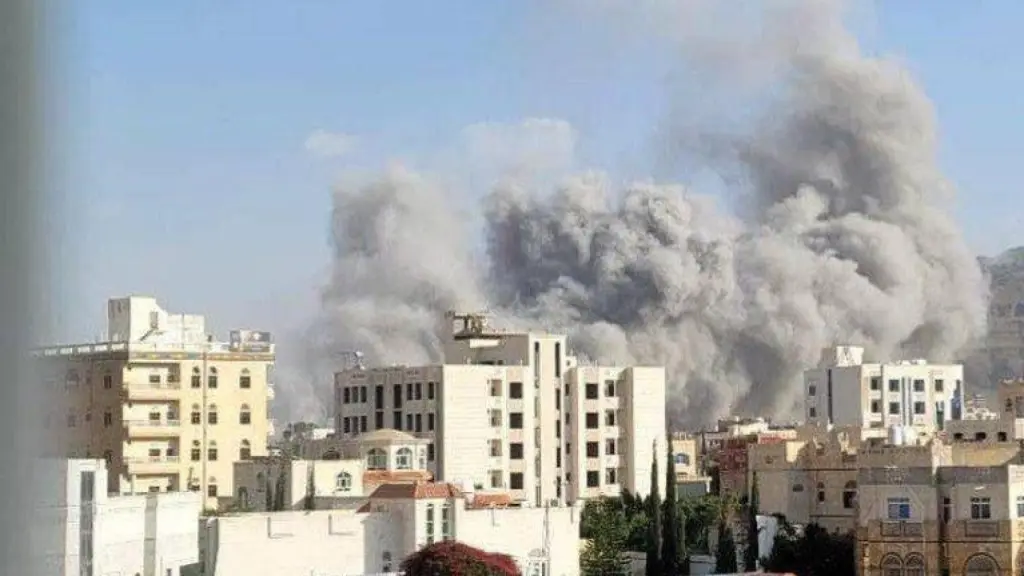 Israel bombs Yemen's capital after Houthi attack that left 20 injured in Eilat | De Último Minuto English