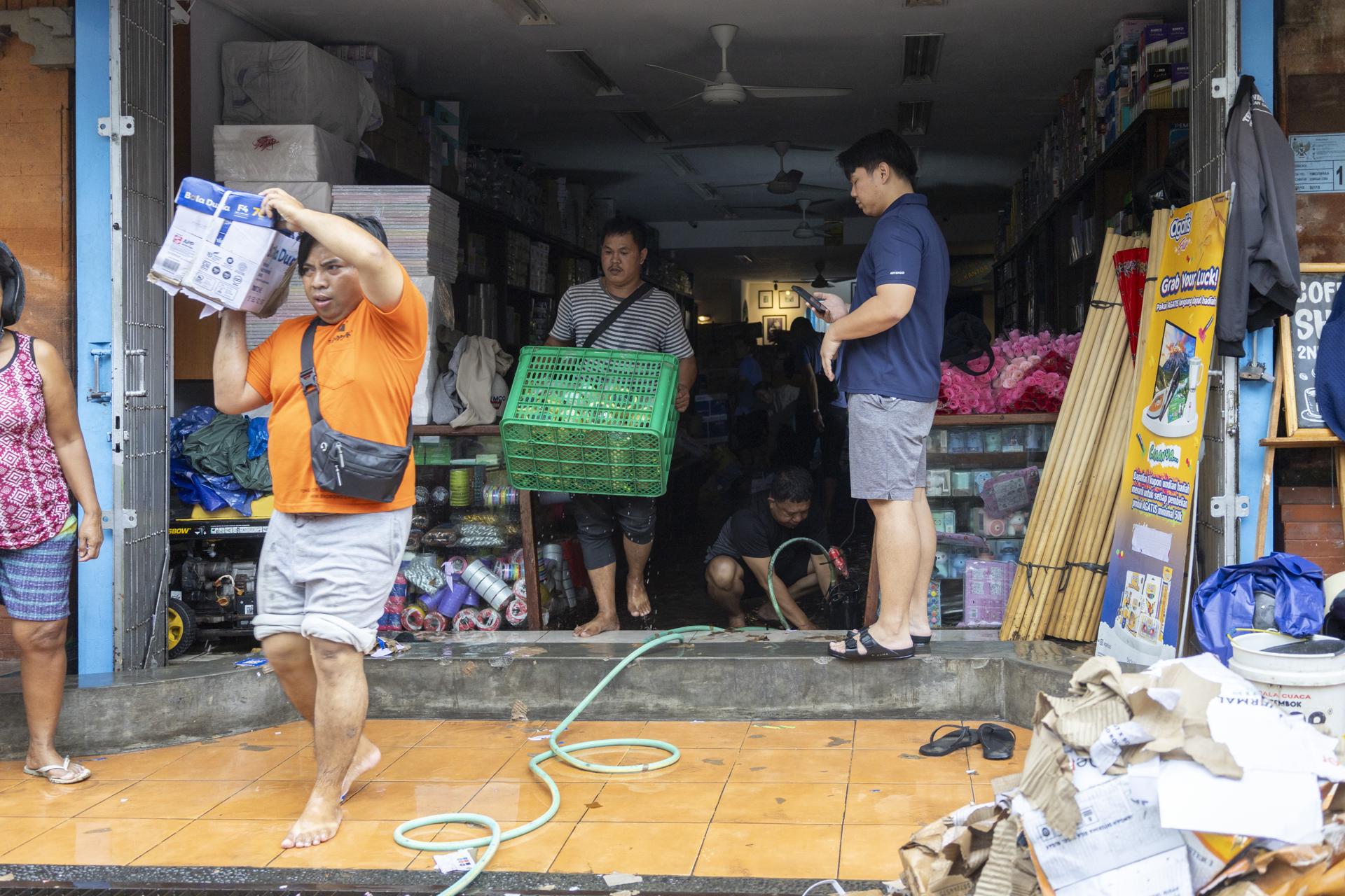 Six dead in Indonesia due to floods, two of them on the tourist island of Bali | De Último Minuto English