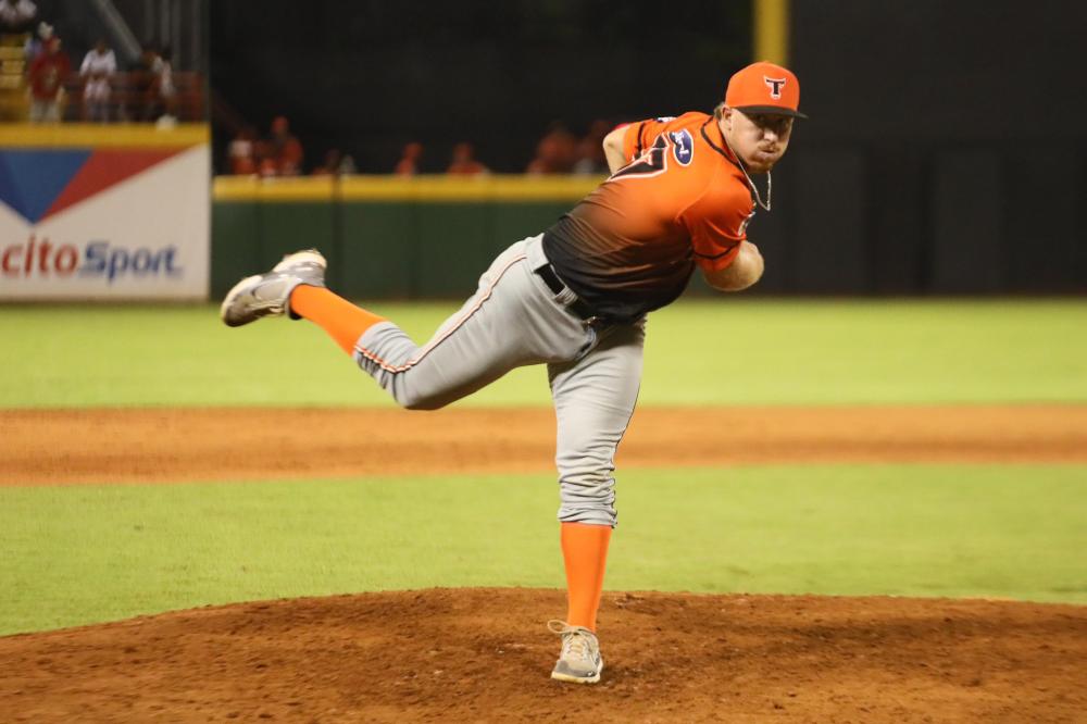 Toros del Este bring Joe Corbett back to reinforce the bullpen | De Último Minuto English
