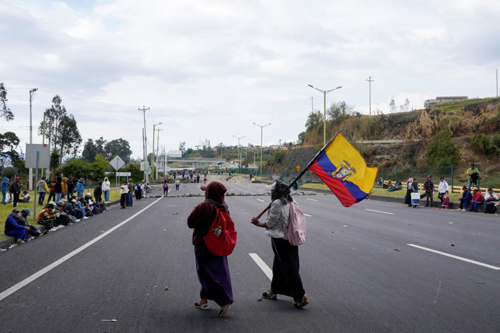 Twelve soldiers injured and 17 detained in protest in which a protester died in Ecuador | De Último Minuto English